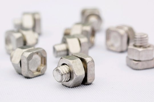 螺母螺栓和夹子